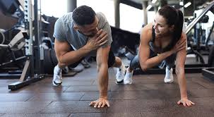 Toning Bingo Wings: Your Ultimate Guide to Sculpting Sleek Arms at the Gym 3 Fitness trainer demonstrating arm toning exercises Stratford-upon-Avon